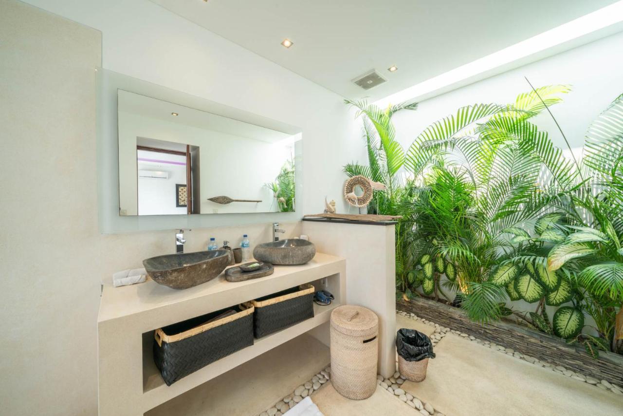 Villa Tira - Elegant 3Br In Central Seminyak エクステリア 写真
