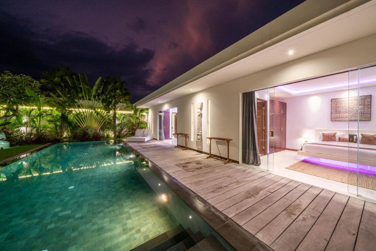 Villa Tira - Elegant 3Br In Central Seminyak エクステリア 写真