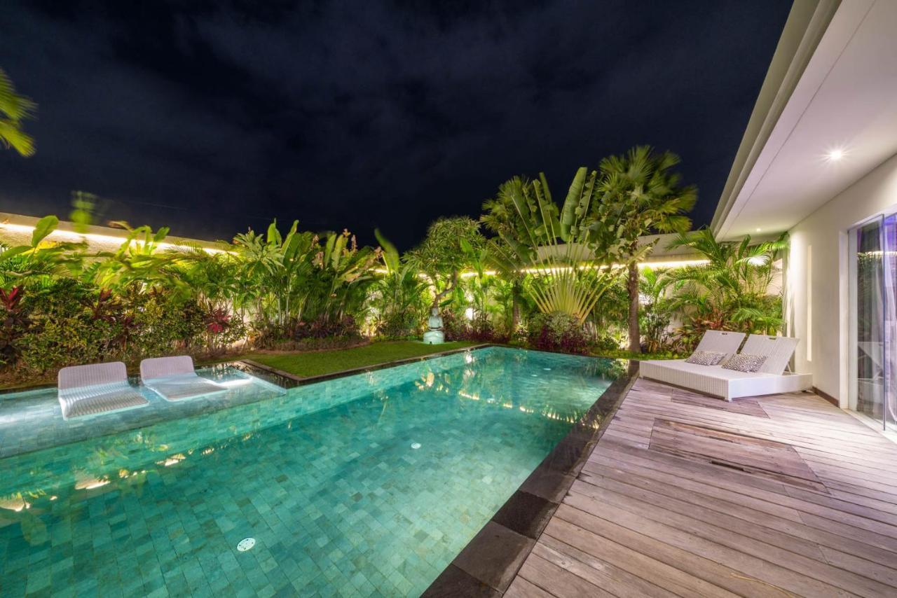 Villa Tira - Elegant 3Br In Central Seminyak エクステリア 写真